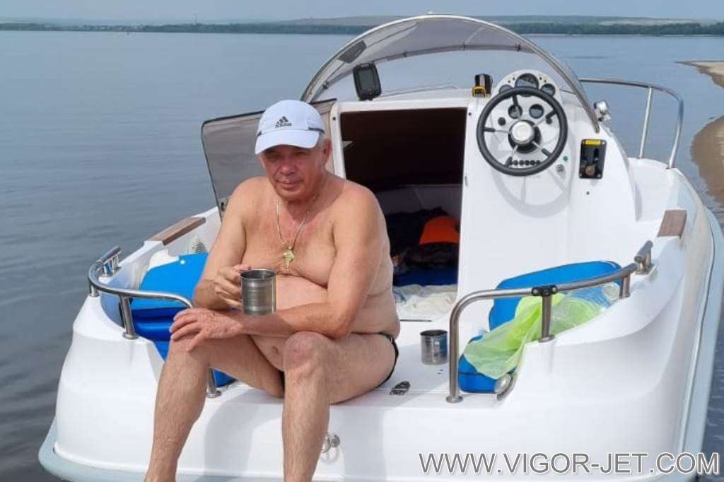 Алексей Кузьмич и его VIGOR на Волге, Саратовская область